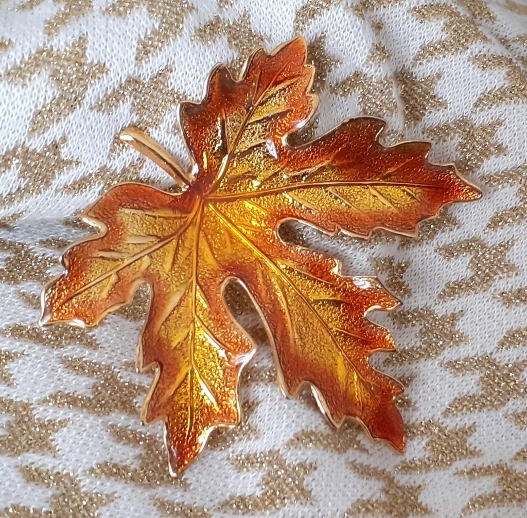 broche vintage plataan blad '90, Overige materialen, 4 tot 7 cm, Nieuw, Oranje