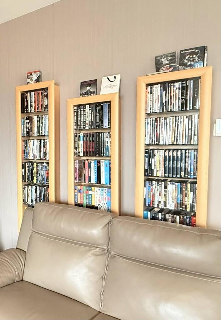 Etagère CD DVD murale à suspendre, hêtre clair, porte vitrée, Maison & Meubles, Verre, Enlèvement, Utilisé, 150 disques ou plus