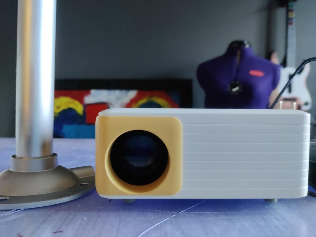 YOTON projector + plafond/muurbevestiging, TV, Hi-fi & Vidéo, Projecteurs vidéo, Comme neuf, Enlèvement ou Envoi