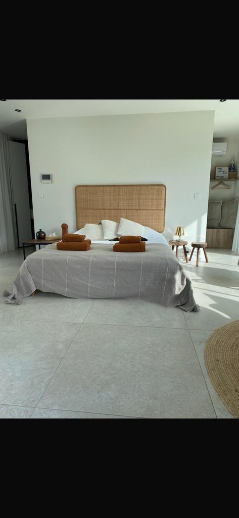 Bed met hoofdeinde, Ophalen, Bruin, Tweepersoons, Zo goed als nieuw