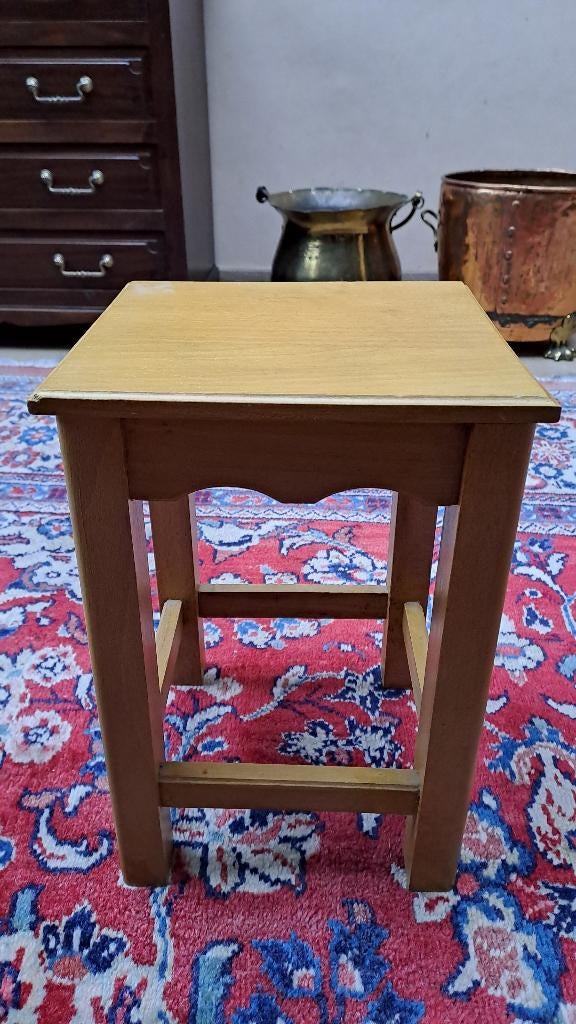 2 houten bijzettafels, Ophalen