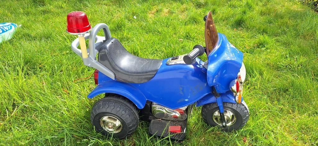 Politiebronnen op batterij, Enlèvement