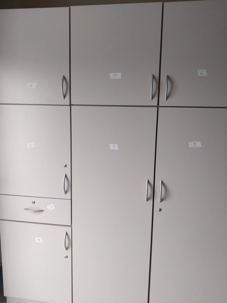 2 kleerkasten, Enlèvement