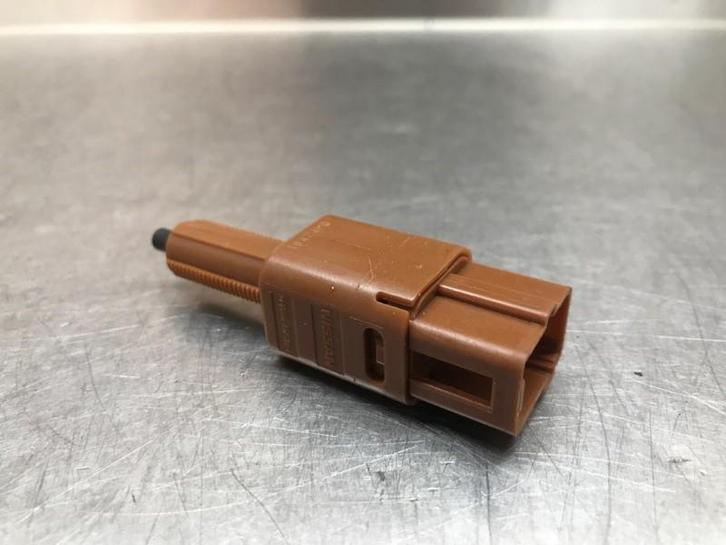 CONTACTEUR FEUX DE STOP Nissan Leaf (ZE1) (|18424MD|), Autos : Pièces & Accessoires, Électronique & Câbles, Nissan, Utilisé