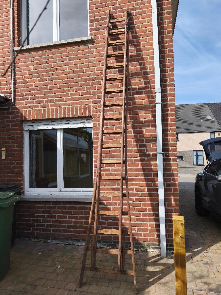 Stevige lange houten ladder met 2x17 sporten, Doe-het-zelf en Bouw, Ladders en Trappen, Ophalen, Gebruikt, Ladder, 4 meter of meer