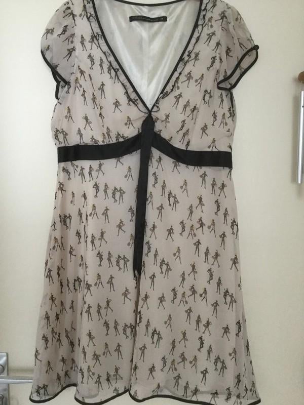 Beige-zwart kleedje met motief STEPS, Kleding | Dames, Beige, Maat 42/44 (L), Ophalen of Verzenden, Zo goed als nieuw