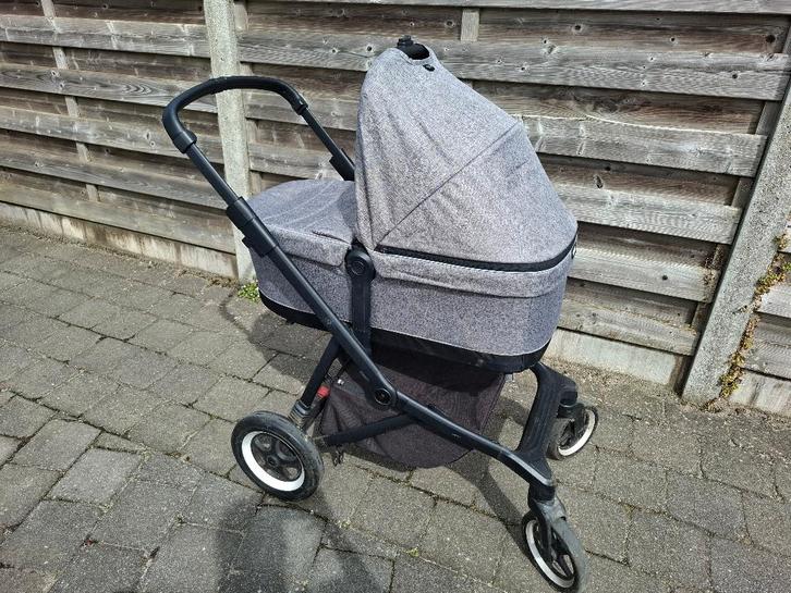 Buggy élégant Thule, Enfants & Bébés, Buggys, Utilisé, Autres marques, Protection de pluie, Dossier réglable, Ombrelle, Enlèvement