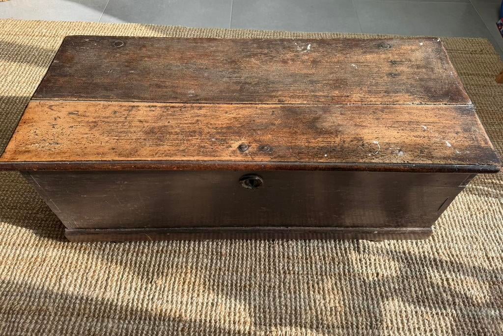 ancien coffre en bois massif, Maison & Meubles, Accessoires pour la Maison | Coffres, Enlèvement, Comme neuf, Chêne