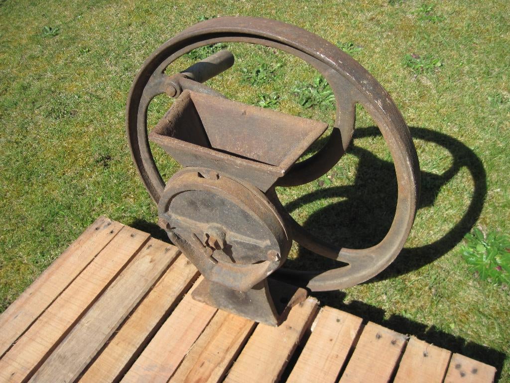 Grote antieke graanmolen, Ophalen