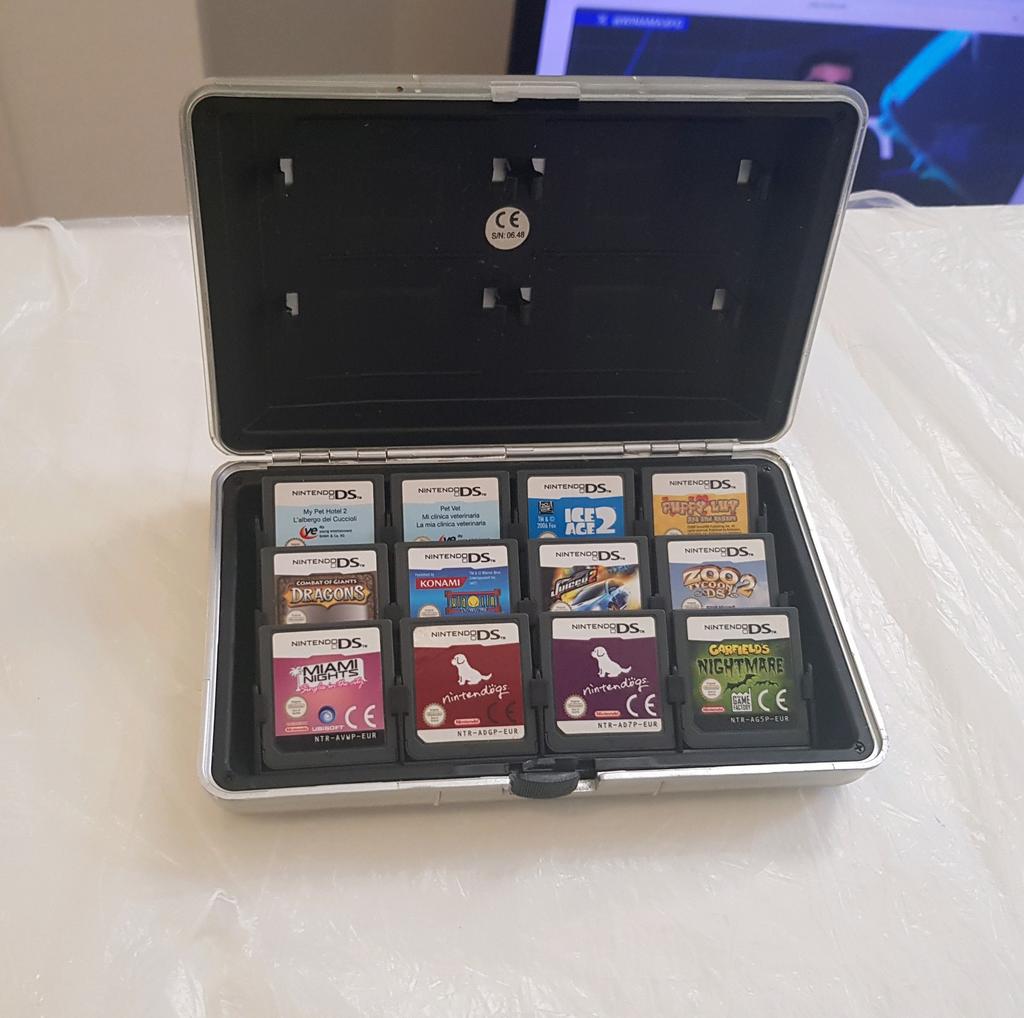 Set van 12 DS-games en opbergdoos