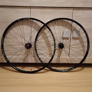 Set STAN'S NO TUBES ZTR FLOW MK3 29" velgen beschikbaar voor biedingen