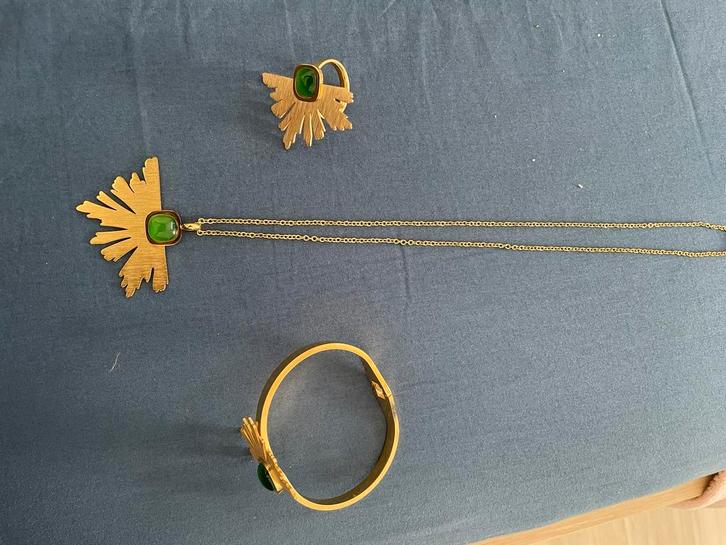 Gouden sieradenset — halsketting, armband, ring, Handtassen en Accessoires, Broches, Zo goed als nieuw, Goud, Goud, Met edelsteen
