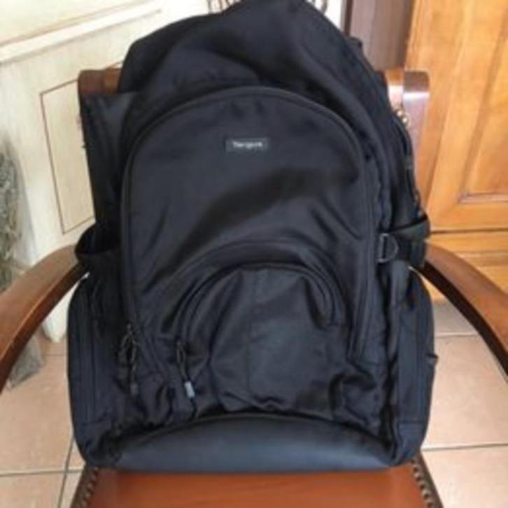 Grote zwarte TARGUS rugzak voor 17'' laptop, Computers en Software, Laptoptassen, Gebruikt, Rugzak, 17 inch of meer, Verzenden