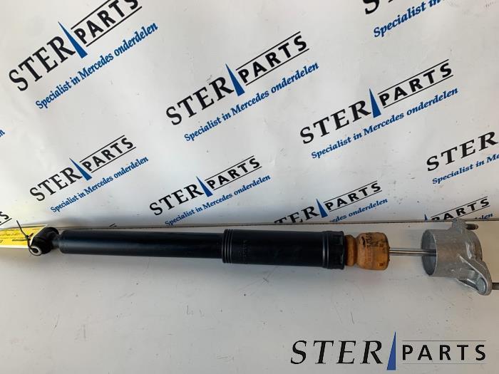 Amortisseur arrière droit d'un Mercedes GLA, Autos : Pièces & Accessoires, Suspension & Châssis, Mercedes-Benz, Utilisé, 3 mois de garantie