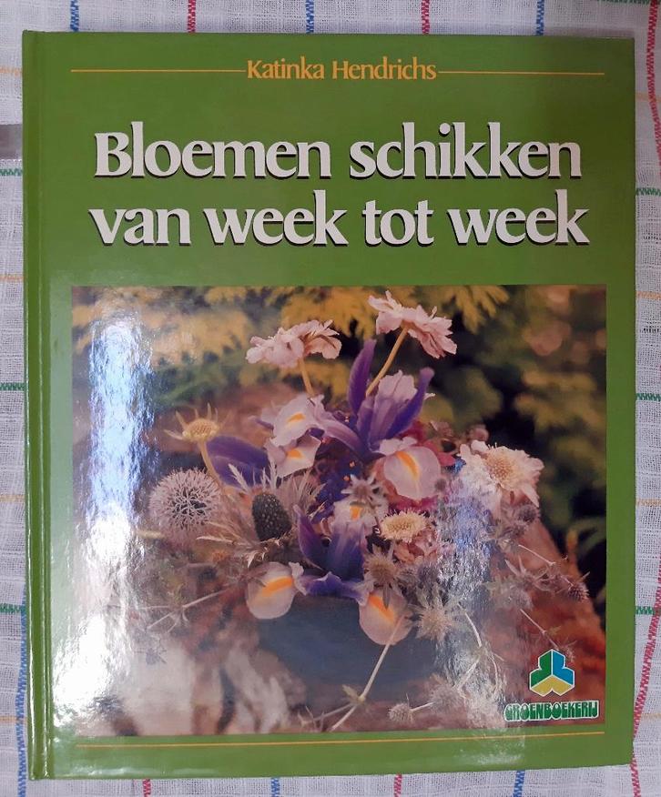 Boek “Bloemen schikken van week tot week”, Boeken, Hobby en Vrije tijd, Zo goed als nieuw, Ophalen of Verzenden
