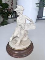 beeldje "Bloemenmeisje" van Capodimonte B. Merli, Antiek en Kunst, Ophalen