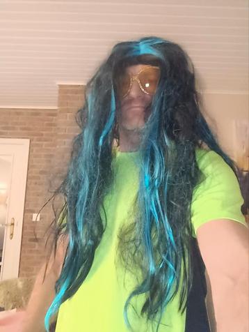 Pruik voor Halloween en anderen  beschikbaar voor biedingen