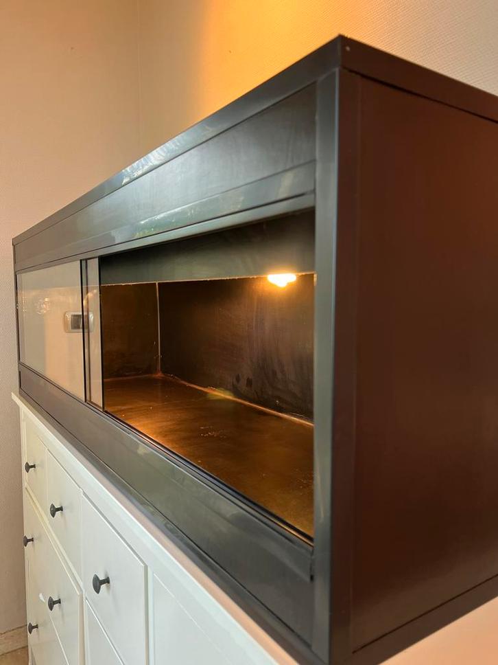 Groot terrarium betonplex met licht en warmtelamp, Dieren en Toebehoren, Reptielen en Amfibieën | Toebehoren, Zo goed als nieuw