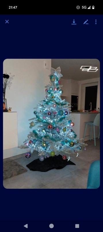 Kerstboom met alle toebehoren erbij beschikbaar voor biedingen