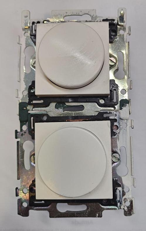 Twee dimmers NIKO 310-0190x Wit, Doe-het-zelf en Bouw, Elektriciteit en Kabels, Zo goed als nieuw, Schakelaar, Ophalen of Verzenden