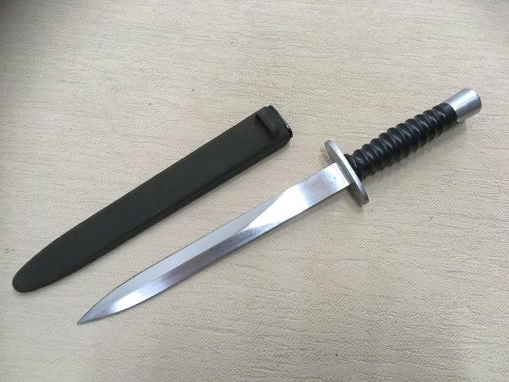 Zwitserse dolk - gevechtsdolk dolk - M57 wenger, Verzamelen, Militaria | Algemeen, Landmacht, Lintje, Medaille of Wings, Ophalen of Verzenden