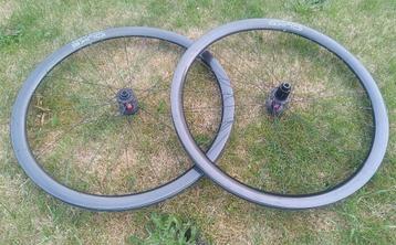 DT Swiss 240 / Duke carbon wielset 700c  beschikbaar voor biedingen