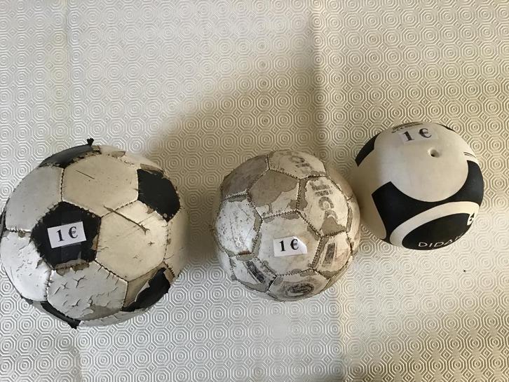 2 voetballen en 15 andere ballen aan spotprijzen, Sport en Fitness, Voetbal, Zo goed als nieuw, Ophalen of Verzenden