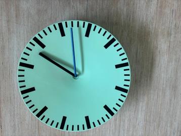 Horloge  HAY analog by Shane Schneck beschikbaar voor biedingen