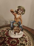 Keramisch beeldje: jongen zittend op een wijnvat, Enlèvement