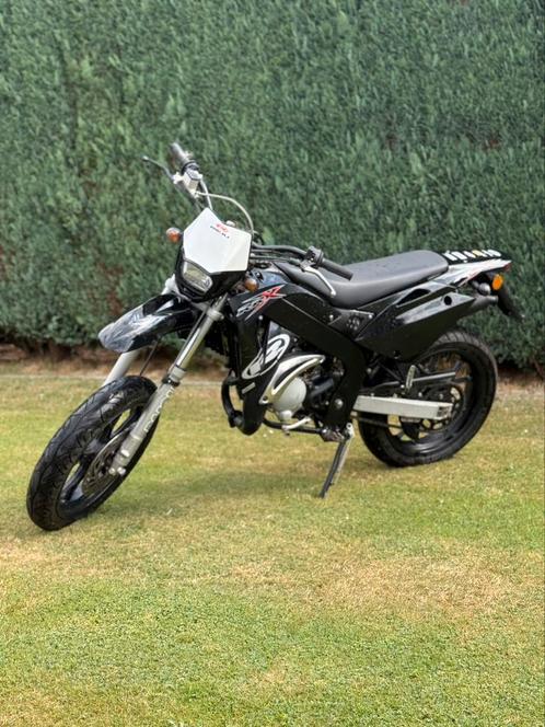 Rieju RRX 2006 b klasse schuurvondst 740km gelopen, Fietsen en Brommers, Brommers | Derbi, Ophalen