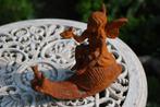 ELFE,FEE EN FONTE ASSISE SUR UN ESCARGOT ET TENANT UN OISEAU, Enlèvement ou Envoi, Comme neuf