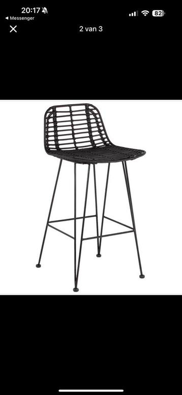 2x zwart Rotan/Staal barkrukken. beschikbaar voor biedingen