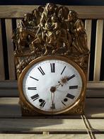 Antieke wandklok met slinger, Ophalen