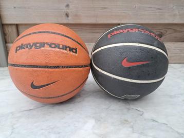 2 🏀 basketballen.   Nike playground P 7.5 beschikbaar voor biedingen