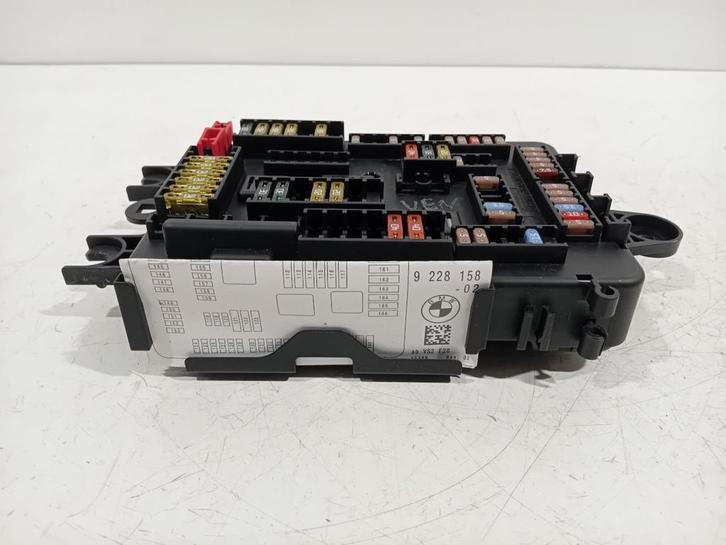 ZEKERINGKAST ACHTER BMW 1 serie (F20) (6114926111102), Auto-onderdelen, Elektronica en Kabels, BMW, Gebruikt