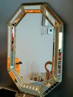 Miroir octogonal de style Vénitien en bois & laiton 1950/70., Antiquités & Art, Enlèvement ou Envoi