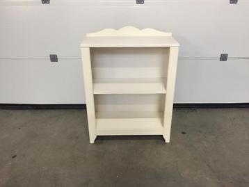 (141) Mooi open kast witte kleur. beschikbaar voor biedingen