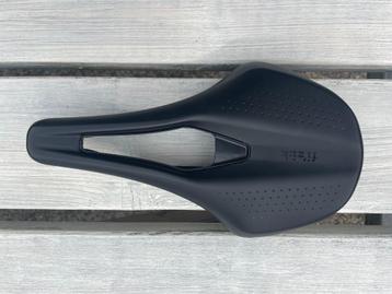 Fietszadel Fizik Tempo Argo R3 (150mm) -perfecte staat beschikbaar voor biedingen