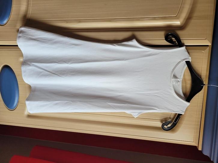 Splinternieuwe witte stretchjurk maat 42, Kleding | Dames, Truien en Vesten, Nieuw, Maat 42/44 (L), Wit, Ophalen