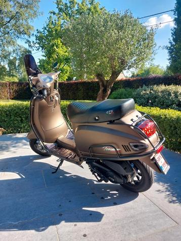 GTS Toscana B-klasse 50cc, Fietsen en Brommers, Ophalen, Zo goed als nieuw