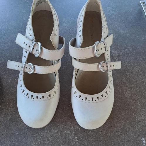 licht grijze schoenen van Tamaris, M 39, Kleding | Dames, Schoenen, Zo goed als nieuw, Schoenen met lage hakken, Grijs, Ophalen of Verzenden