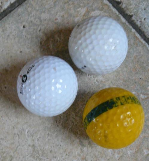 Trois balles de golf., Sports & Fitness, Billards & Billards américains, Utilisé, Autres types, Enlèvement ou Envoi