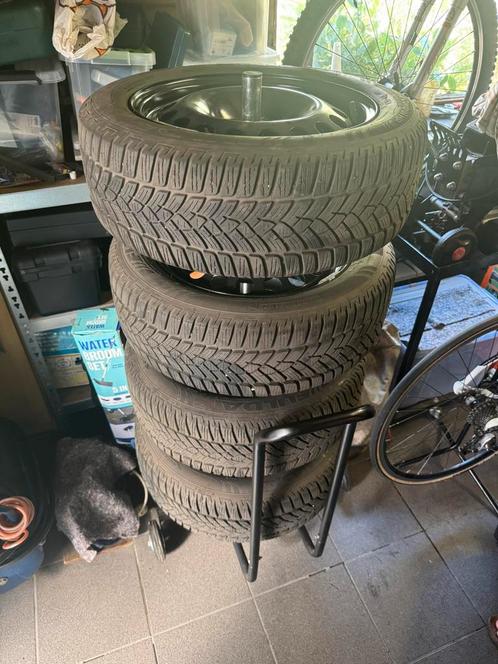 4 Winterbanden Fulda op stalen velgen inclusief bandenhouder, Auto diversen, Autosport-onderdelen, Zo goed als nieuw, Ophalen