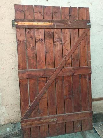 houten poort beschikbaar voor biedingen