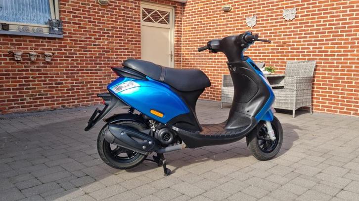 PIAGGIO ZIP (kleur blauw), Fietsen en Brommers, Scooters | Piaggio, Zo goed als nieuw, Zip, Klasse B (45 km/u), Benzine, Ophalen