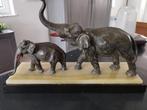 2 éléphants en bronze avec défenses en ivoire et sur support, Antiquités & Art, Enlèvement, Bronze