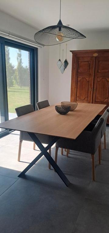 Table contemporaine + 4 fauteuils Mobitec (achetés  3370€) beschikbaar voor biedingen