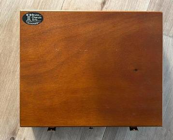 Tekendoos. Houten doos met sluiting beschikbaar voor biedingen