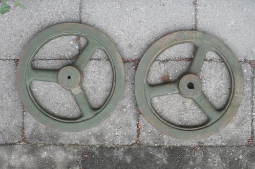 gietijzeren wiel van een machine (v-belt, polie, enz), Antiek en Kunst, Antiek | Gereedschap en Instrumenten, Ophalen of Verzenden