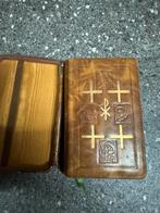 Bijbel in lederen pochette, Antiek en Kunst, Ophalen
